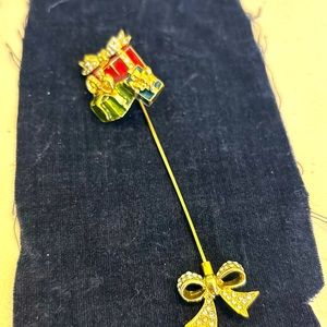 Present stick pin